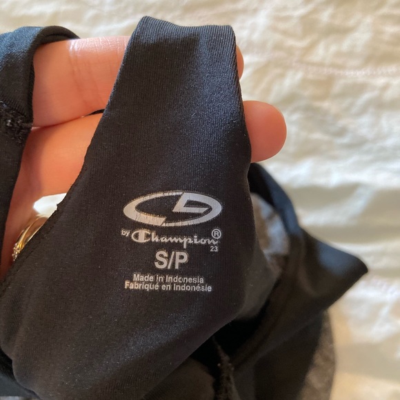 Built in sports bra fitness shirt - Picture 3 of 3